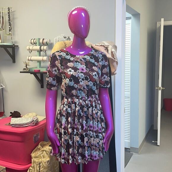 Pins and needles pleated floral dress - Picture 1 of 13